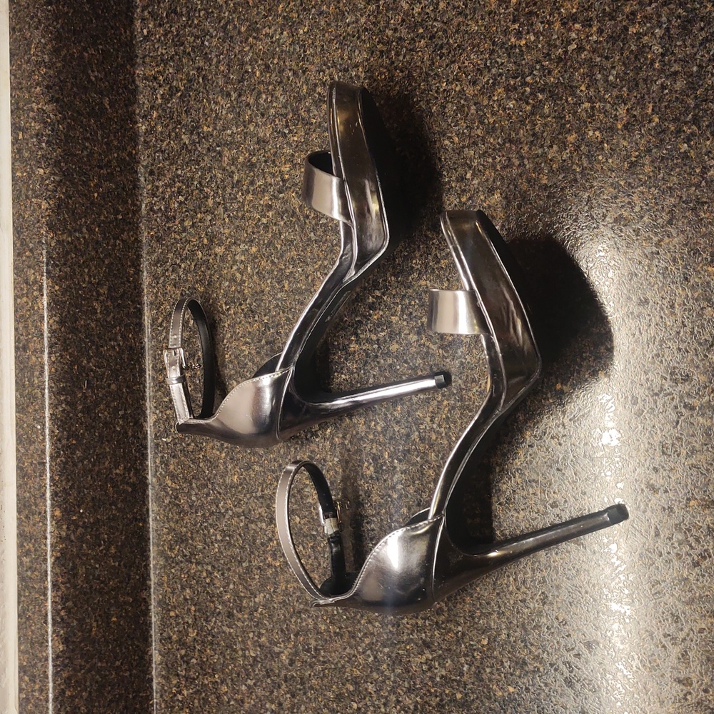 Sale!🔥G by Guess Silver Mirror Metallic Stiletto High Heels EUC! - Picture 3 of 13